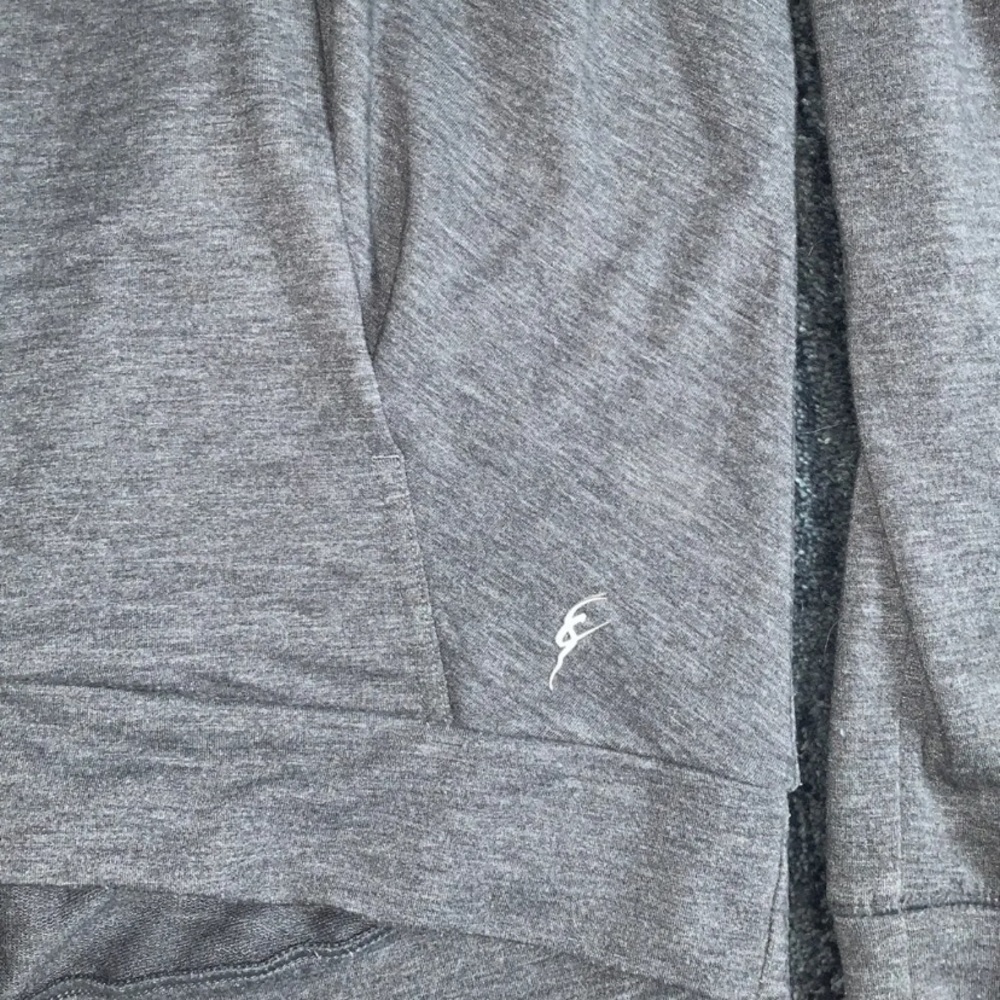 Workout Pullover - Picture 3 of 4
